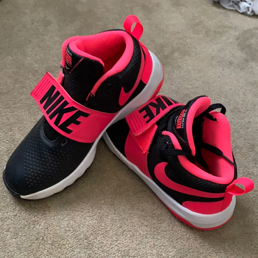 Pink Nike team hustle 08 big kid girl shoes
